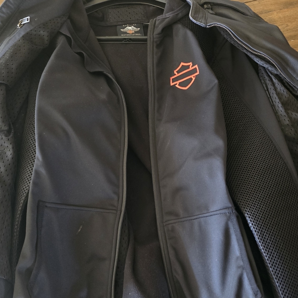 Womens large genuine Harley Davidson riding jacket with liner.